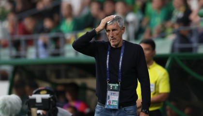 国安主帅回应被踢伤：我回到衣室也和恩加说 这是不是瞄着我踢的