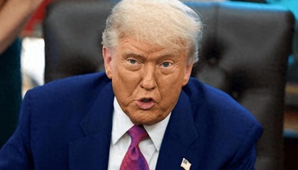 特朗普刚露出开战信号，阅兵就公布重要内容：中国新空基重器亮相