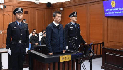 副部级郑洪，被查前1个月还在收钱