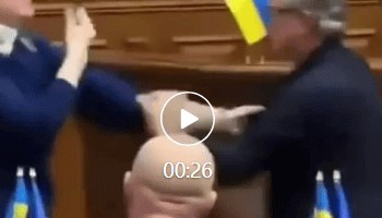 乌克兰最高拉达会场爆发激烈斗殴，女议员封锁演讲台，要求乌军总司令必须下台