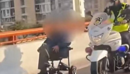 上海86岁老人把电动轮椅开上内环高架？警方最新通报！