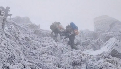 5人违规穿越，2死1坠崖！悲剧再次上演，已禁8年的鳌太线，为何总有人拿命闯关？