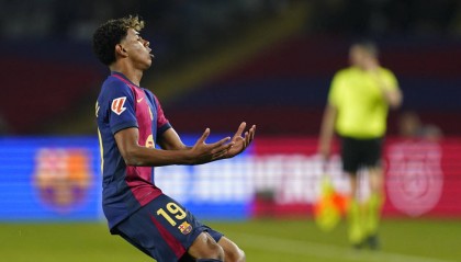 突发！巴萨锋霸费兰倒下，莱万独木难支？弗里克要赌一把？