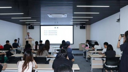 落实企业主体责任，市监盐田局产品质量安全宣传“进企业”