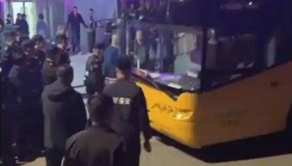 许钟豪挑衅球迷让事态升级 赛后广厦大巴遭围堵