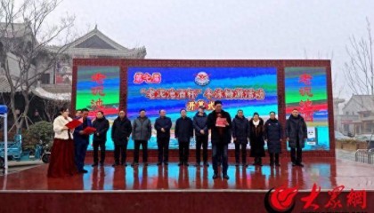 “泳”者无畏 菏泽冬泳爱好者畅游青年湖