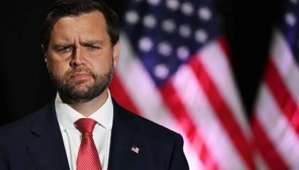 美国副总统威胁出兵，俄罗斯突然想起，中俄75年前还有一个重要约定