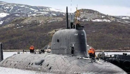 俄罗斯核潜艇换装高超声速导弹 曹卫东：其武器装备发展只能走非对称发展的道路