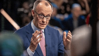 民调只差9%，德国选举可能重开？默茨庆祝早了，“铁娘子”反攻开始