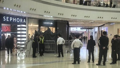 上海闵行区突发，一男子商场内坠楼身亡