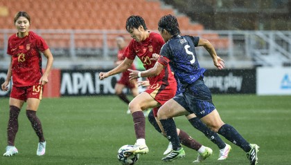 东亚杯-补时阶段险失球 中国女足雨战0-0日本队无缘冠军
