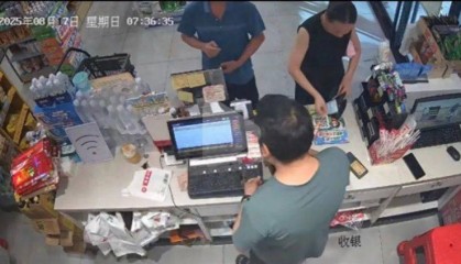 女子购物拿10元“虚晃一枪”假装结账，店主：没想过被骗，女子未还钱