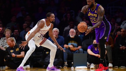 小里弗斯：詹姆斯进攻武器库还不到杜兰特一半