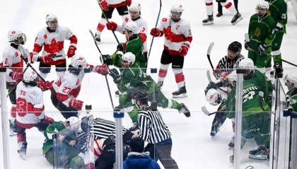 中国香港冰球队队员遭围殴，港协强烈谴责