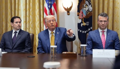 特朗普内阁会议时长超《泰坦尼克号》：3小时“夸声一片”，有的电视直播都不耐烦了