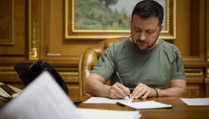 泽连斯基签署法律 允许60岁以上公民战时参军