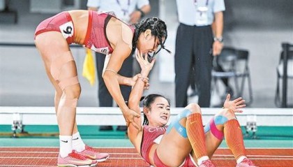 中国女队摔倒成绩清零 中国男队0.14秒憾失直通券