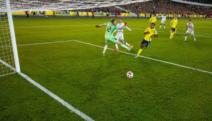 无缘直通世界杯！瑞典两大神锋3场0进球 遭科索沃双杀