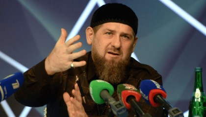 乌军突袭车臣？10万人直接跑了！普京一声令下，3枚导弹升空