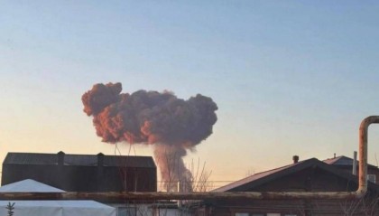 泽连斯基又被骗了？乌军轰炸俄战轰基地后，把马克龙吓到不敢出兵