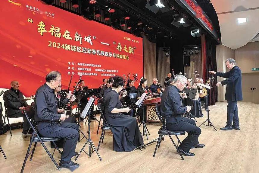 民乐爱好者奏响新春美好乐章