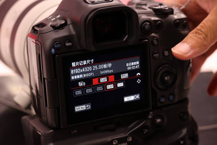 十字对焦、堆栈传感器 佳能EOS R5 Mark II、R1性能飙升、价格还有惊喜