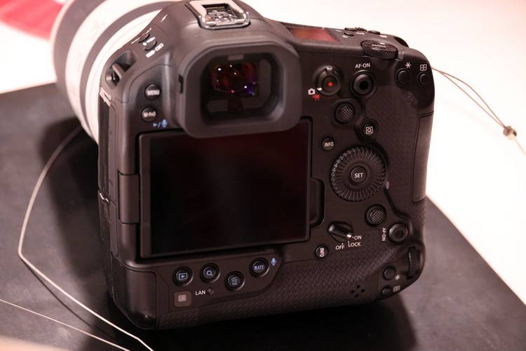 十字对焦、堆栈传感器 佳能EOS R5 Mark II、R1性能飙升、价格还有惊喜