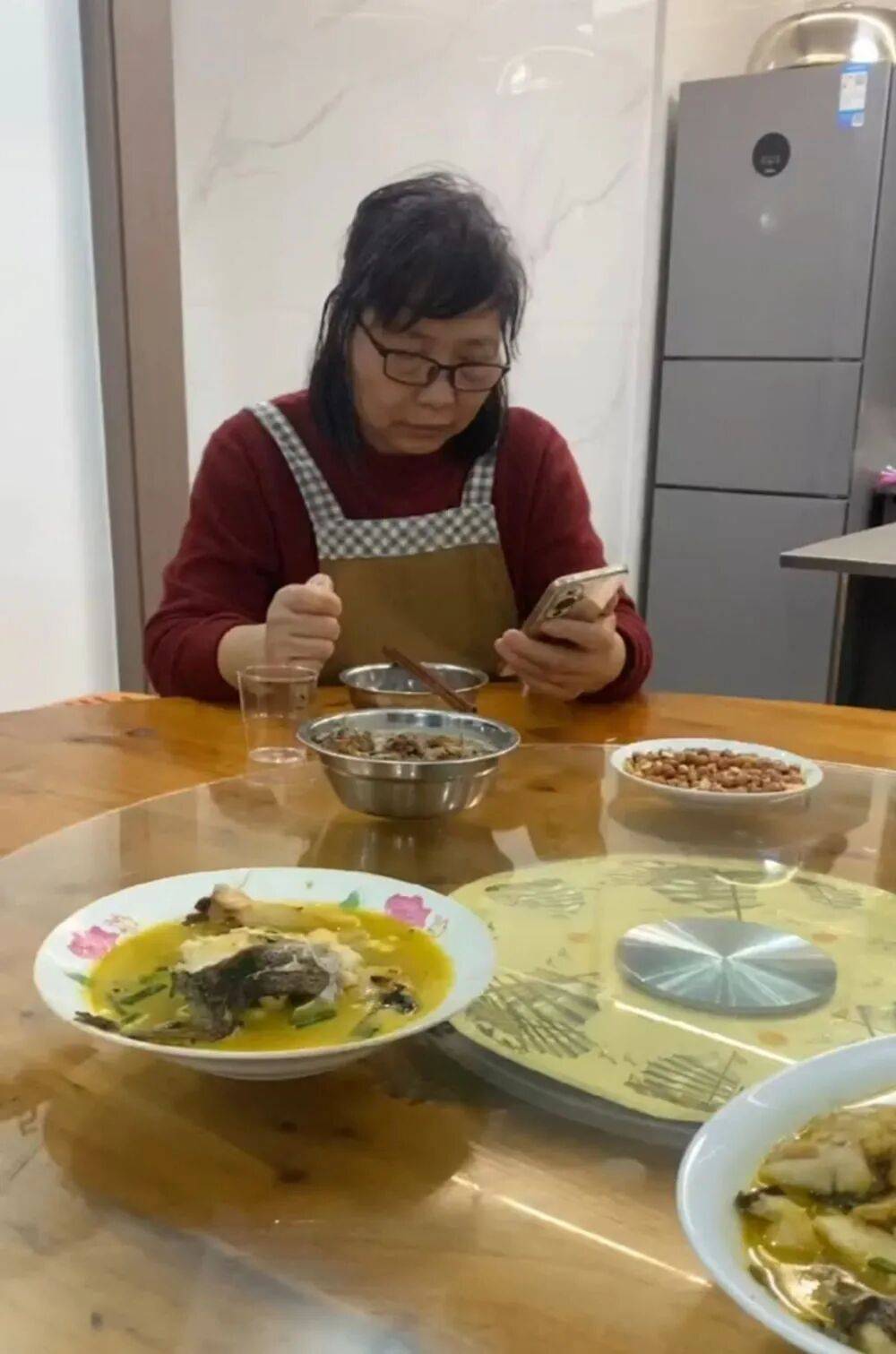 “看到妈妈46个未接来电,心像被重锤击中”