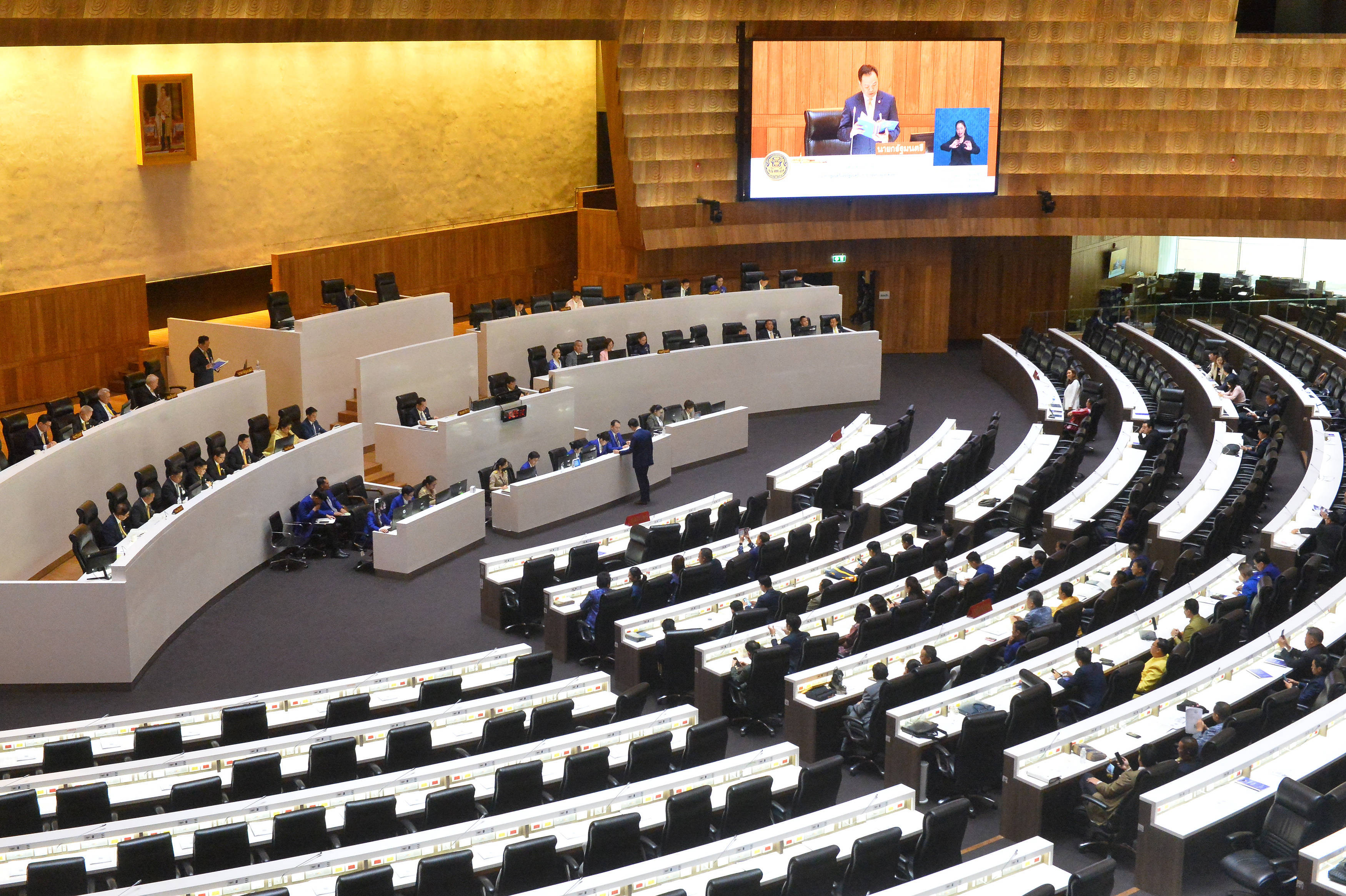 泰国总理阿努廷:新政府将致力于在有限任期内应对四重挑战