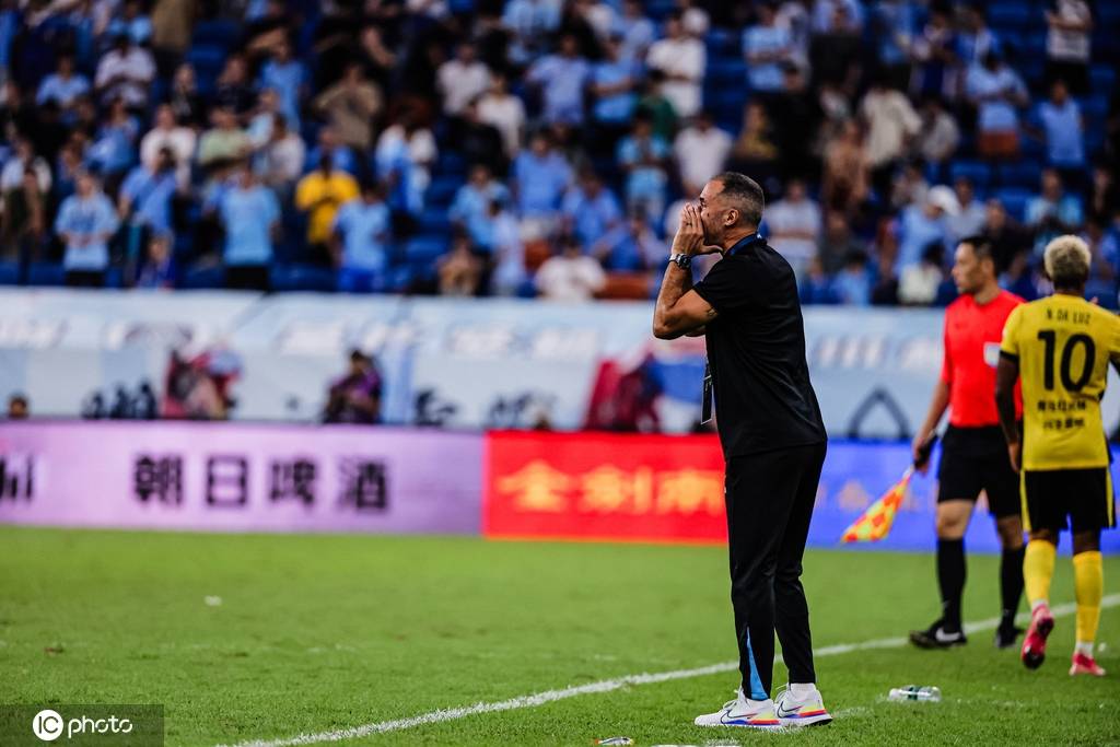 上任不到3个月!新鹏城官宣穆尼奥斯下课 陈涛任代理主帅