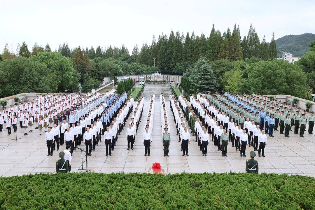 湖州市举行向烈士敬献花篮仪式