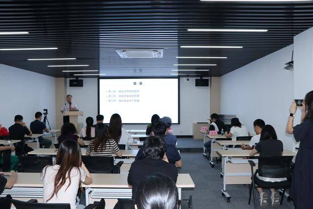 落实企业主体责任,市监盐田局产品质量安全宣传“进企业”