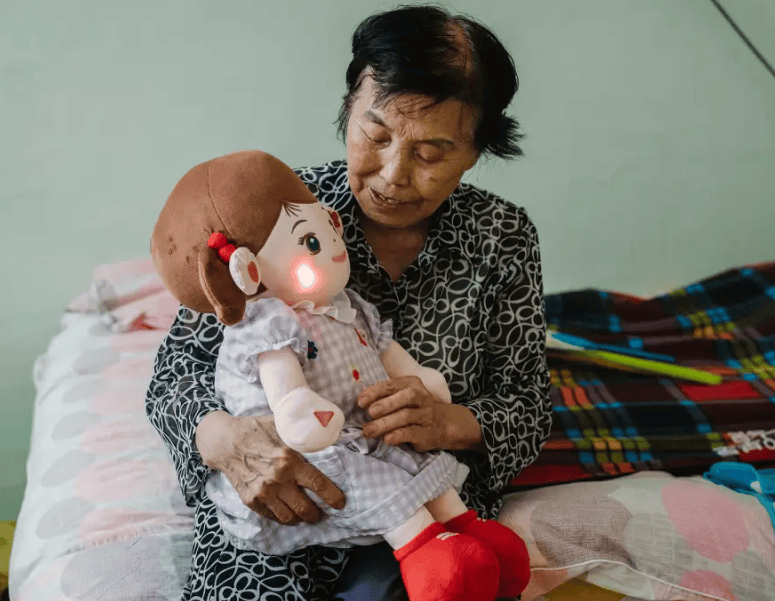 给奶奶们发的AI孙子,有点让人失望?千亿AI玩具市场虚火正旺?