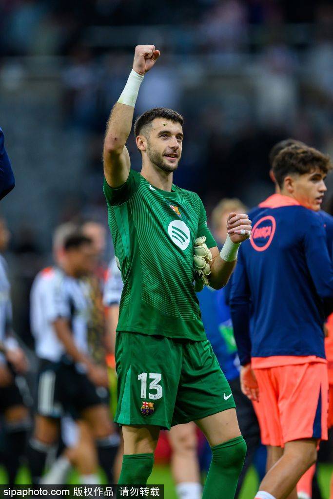 绝杀巴萨!拉莫斯打破姆巴佩纪录,巴黎超级替补登场即巅峰