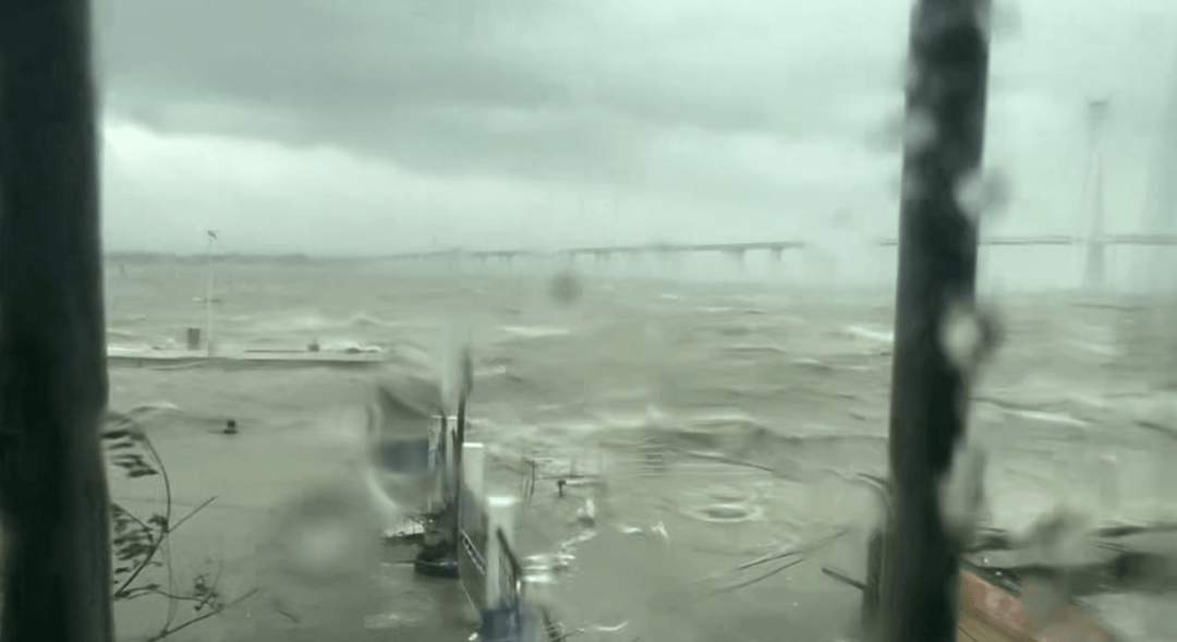 突发!海水倒灌,涌上路面,多地紧急宣布"五停"!又有新台风生成