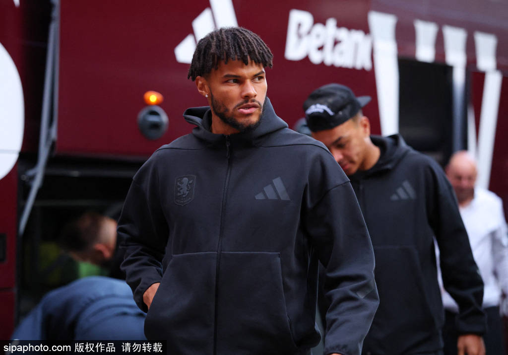 25岁边锋迎来新生?桑乔恢复训练,阿斯顿维拉的未来之星还是高薪累赘?