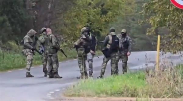 爱沙尼亚关闭穿过俄罗斯领土的道路，称发现“俄武装人员异常活动”