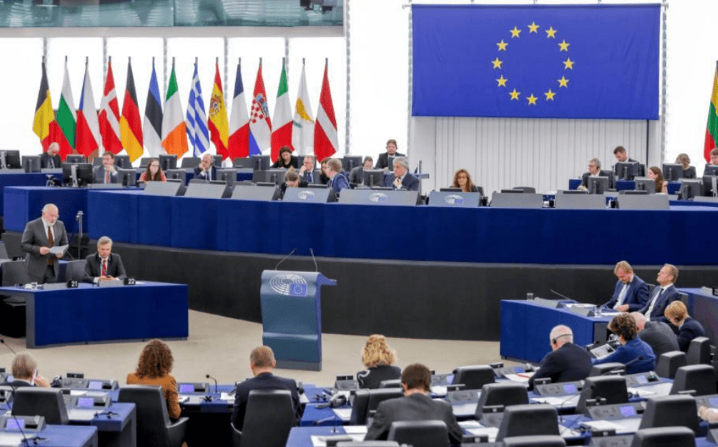 西方33国抱团取暖,希望中国收回成命,不料中方迅速打响第二波反制!