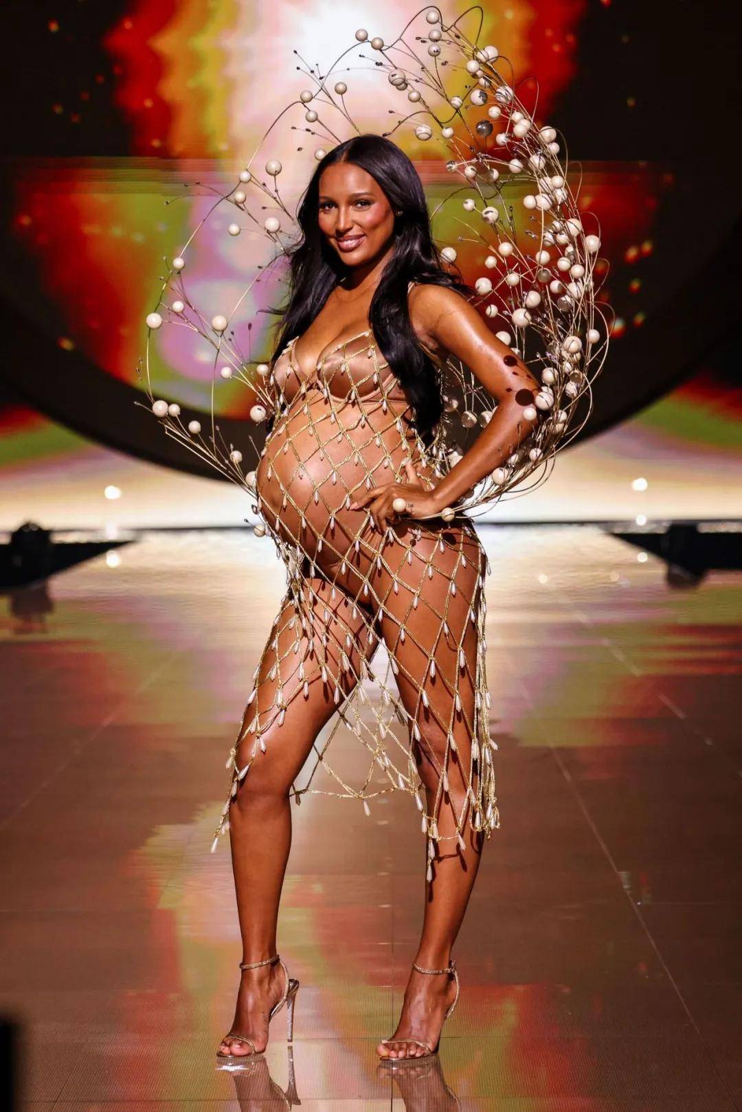 超模均龄30+、不要性感要多元,维秘秀还有新鲜感吗?