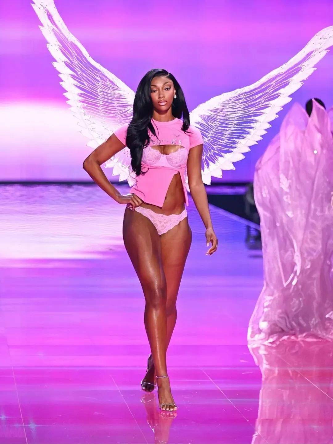 超模均龄30+、不要性感要多元,维秘秀还有新鲜感吗?