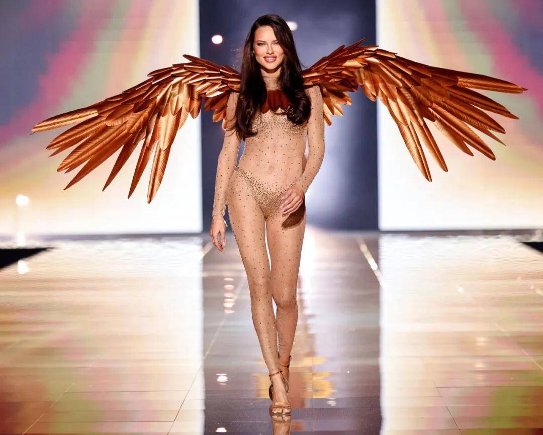 超模均龄30+、不要性感要多元,维秘秀还有新鲜感吗?