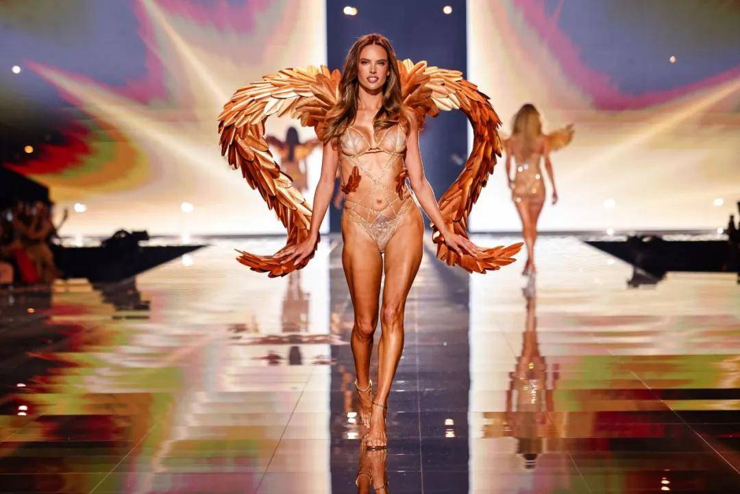 超模均龄30+、不要性感要多元,维秘秀还有新鲜感吗?