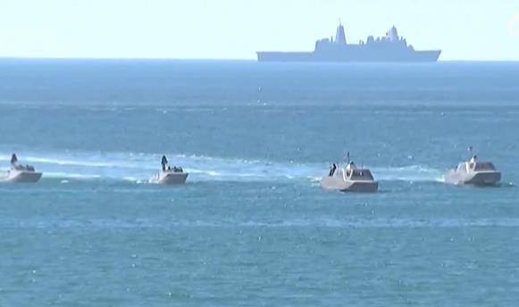 美国军演,炮弹碎片击中副总统万斯的安保车