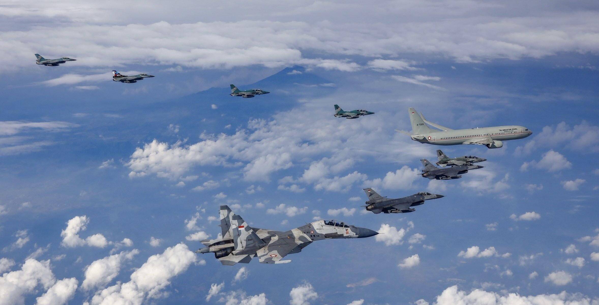 都见不得中国强大!歼10出口引发全球热议,德国专家:我等不及了