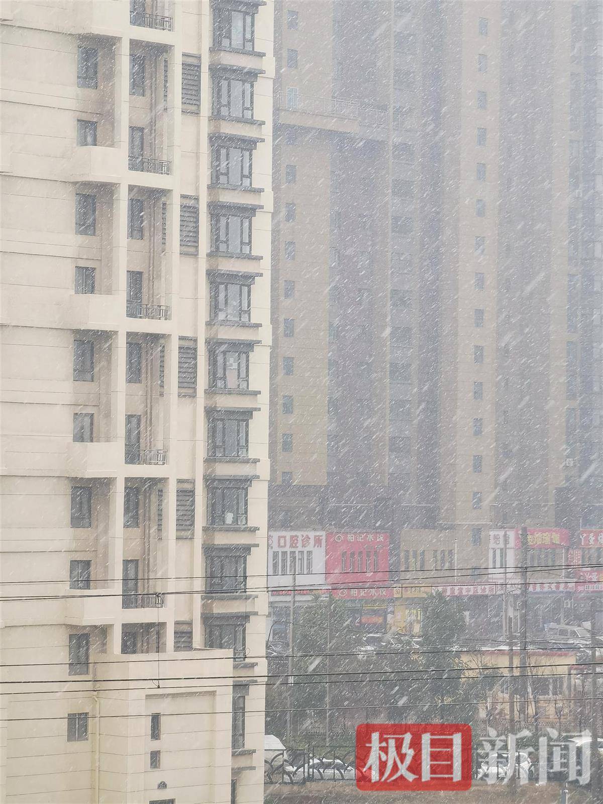 长春一班主任课前让学生排队受检“是否穿秋裤”,网友点赞:以后你会感谢老师