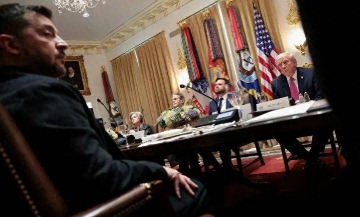 泽连斯基失望透顶,被美当面羞辱,终于认清了现实:只要能停火,领土也能谈!