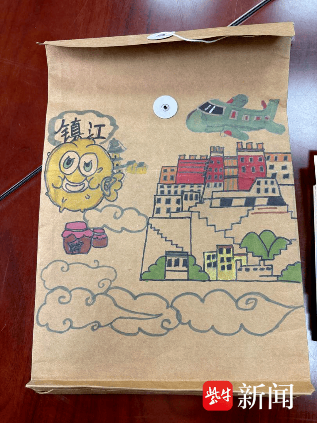 “叔叔是江苏的,将来一定带你们去看看!”镇江警官不忘承诺,四次组织近百名藏区学子来苏研学