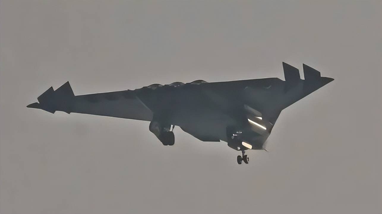 被中国新试飞的无人机吓到了?特朗普:美国要再造20架B-2轰炸机