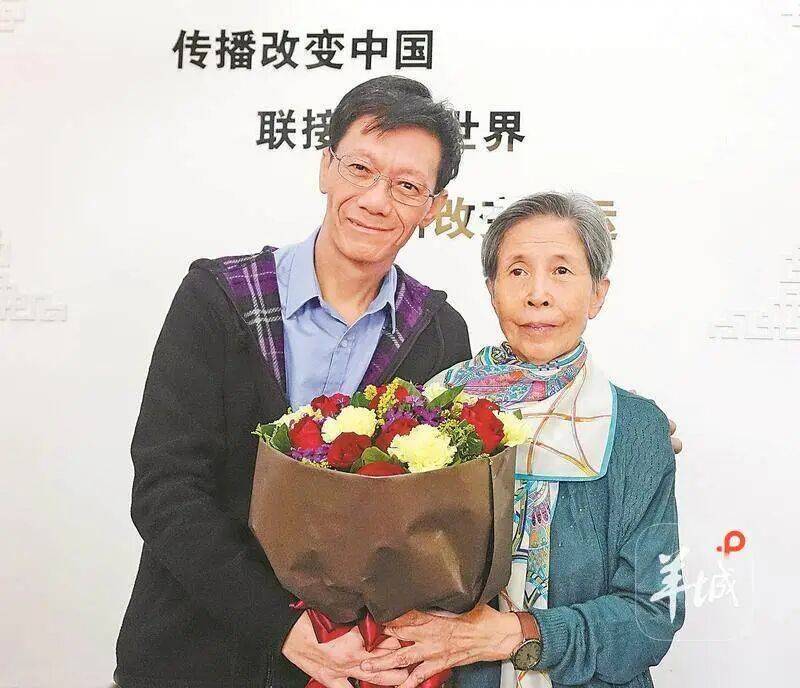 边卖猪肉边自学,三年翻译十多万字,被报道后“逆天改命”成大学教授,他寄语年轻人