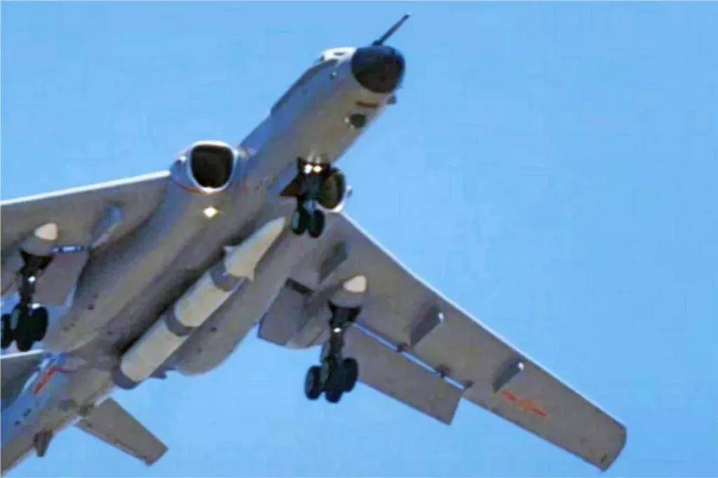 军迷热议!《舰载武器》曝光四发轰-6改进方案:航程14000公里?
